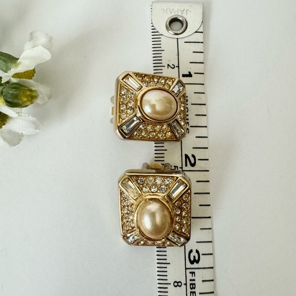 Vintage Christian Dior Signed Earrings Crystal Faux Pearl Gold Tone Clip On. - Picture 6 of 8